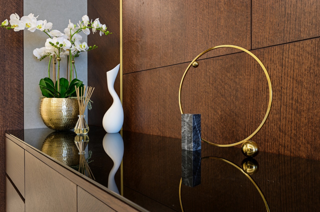 Apartment 812 image 9
